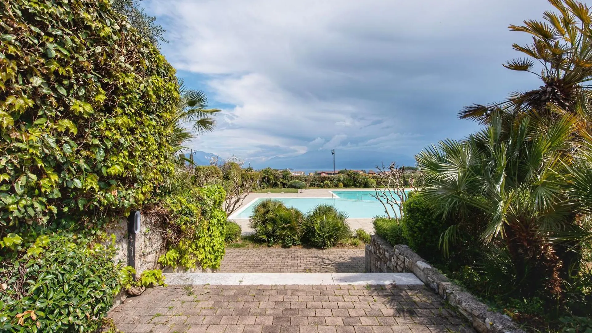 La Terrazza Sul Lago - Splendida Vista Sul Garda Raffa Lejlighed